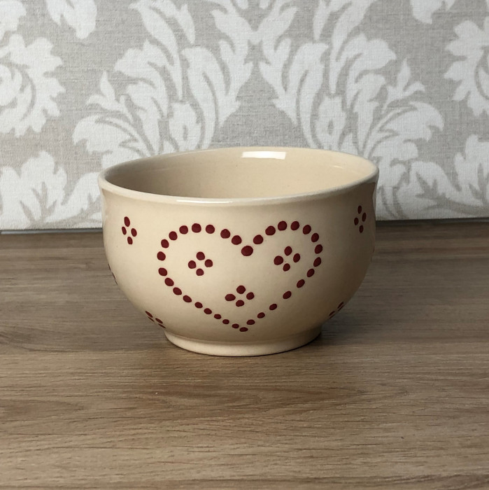 Bowl cream with heart