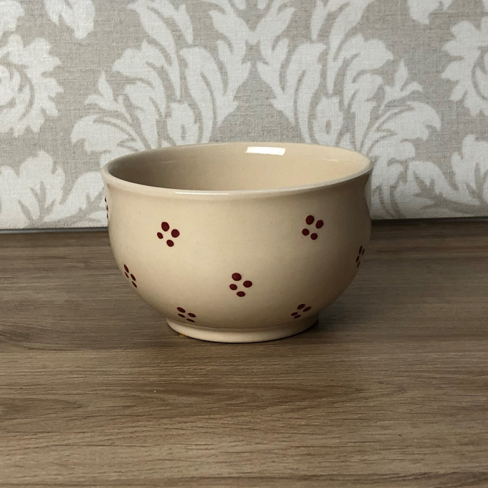 Bowl cream with red points