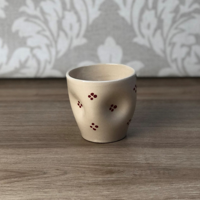 Expresso cup cream with red points