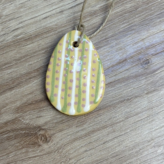 Oeuf de Pâques jaune