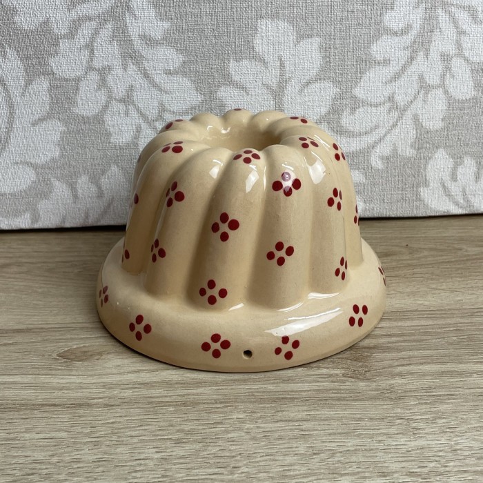 Petit moule à Kougelhopf crème points rouge 14 cm