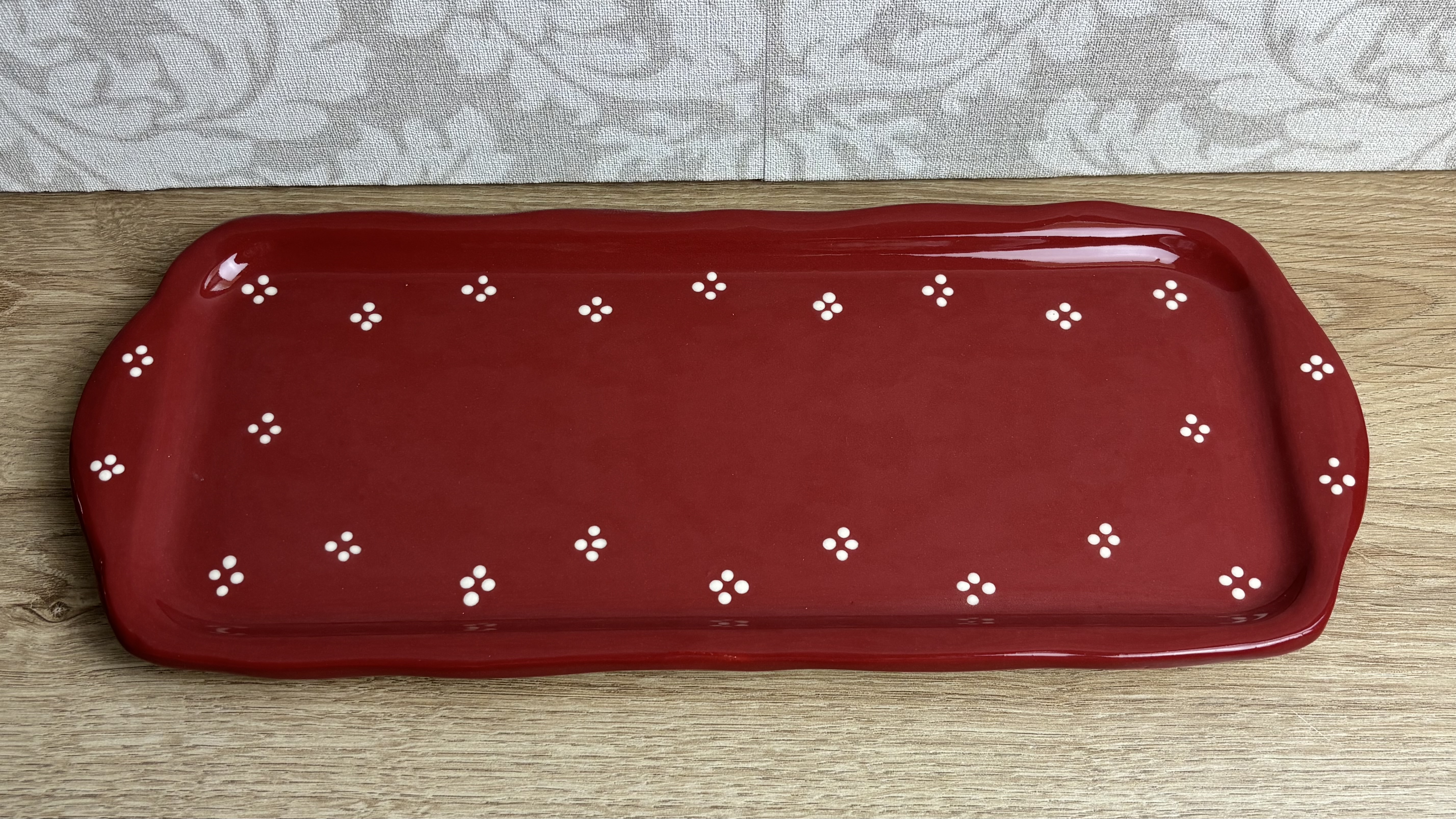 Plat à cake rouge points